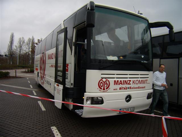 Mercedes O350 SHD FC Mainz 05 Mannschaftsbus Rita's Reisedienst OF-RR 533